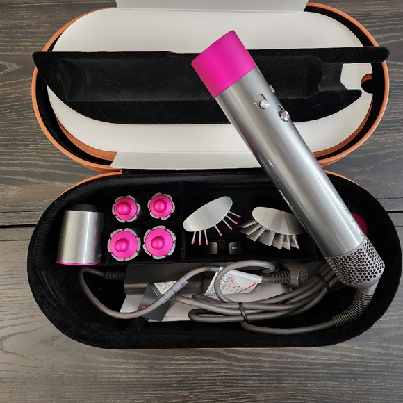 Sold!! Dyson Airwrap - Picture 2 of 6